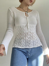 Weißes, offenes Stricktop mit Bindeband vorne